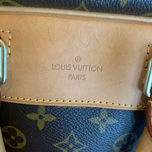 Louis Vuitton Evasion Luggage - Picture 9 of 16